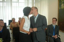 um 14.58 Uhr: Sie d&uuml;rfen die Braut k&uuml;ssen